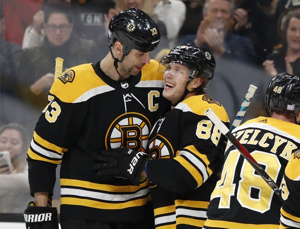 Boston Bruins defeat Toronto Maple Leafs